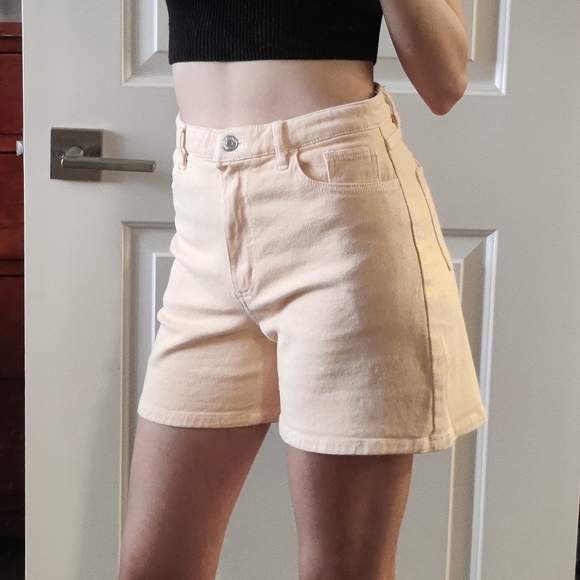 Aritzia Wilfred Free Mercury Short in gd sunfaded apricot - Picture 4 of 9